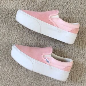 VANS/WMNS PLATFORM CLASSIC SLIP-ON STACKFORM MONO EMBROIDERY” ROSE SMOKE”